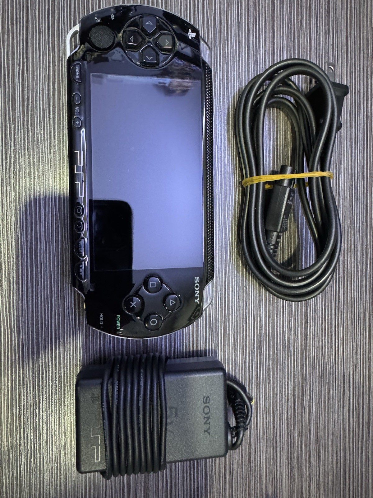 Sony PSP 1001 Console Handheld Black System WITH CHARGER – Very Good Condition!