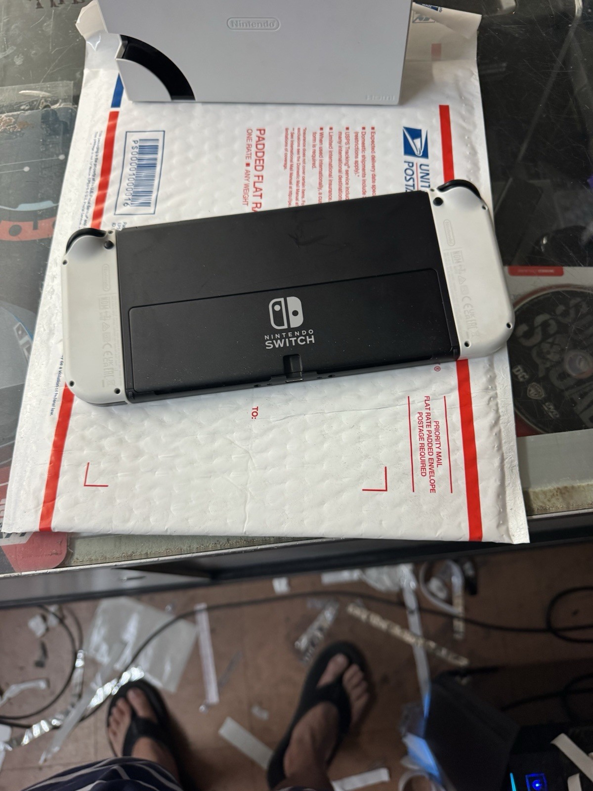 Nintendo Switch OLED HEG-001 White Console CIB Dock Joy-Con No Charger