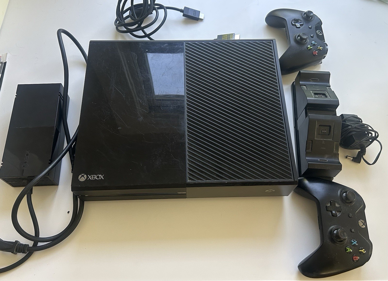Microsoft Xbox One 500GB Home Console – Black (1540) WITH cords, controllers.