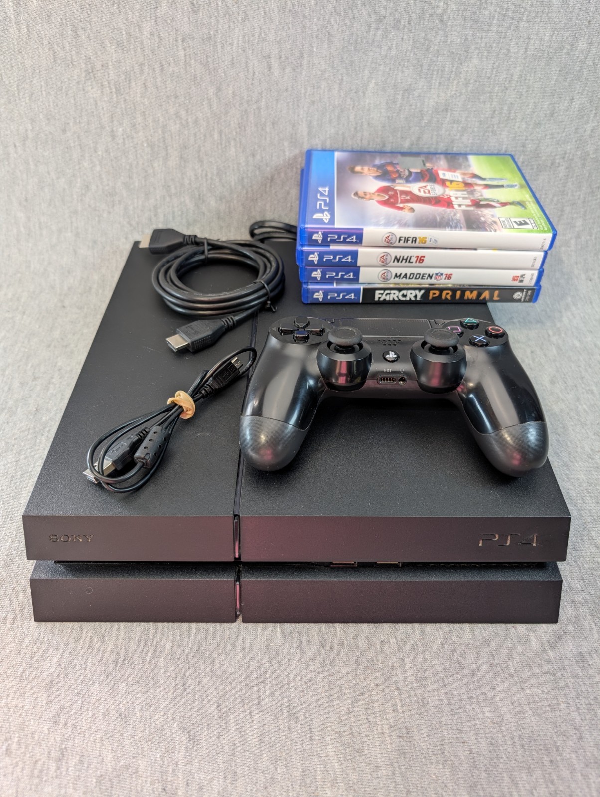 Sony PlayStation 4 CUH-1215A 500GB Console Bundle PS4 Controller Games