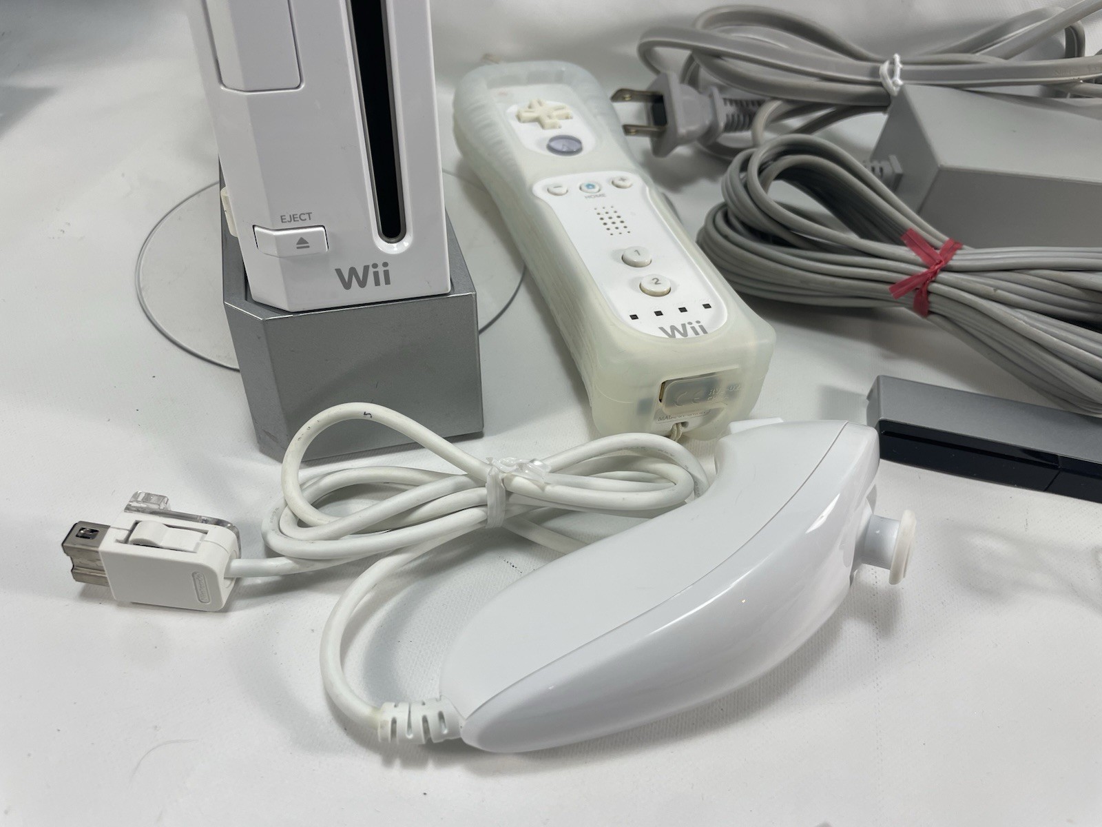 Nintendo Wii Console Bundle RVL-101 Tested Working 1 Remote Cables Stand Sensor