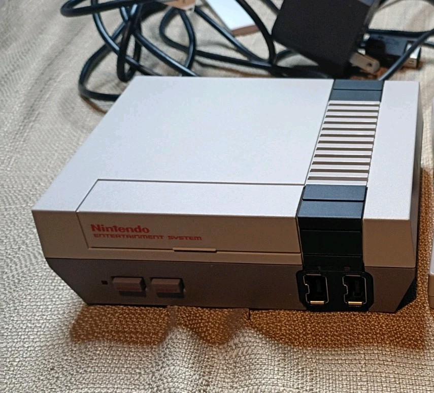 NINTENDO NES Classic Mini Edition Console Plug & Play 1 Controller No Hdmi