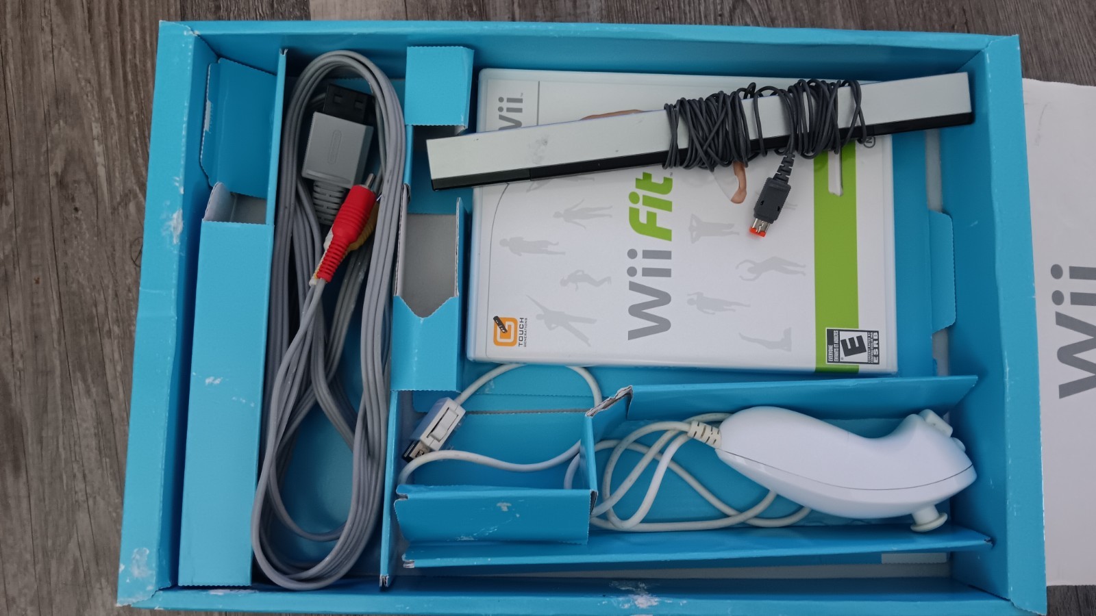Nintendo Wii Console White Complete In Box CIB with Wii Sports Bundle – Tested