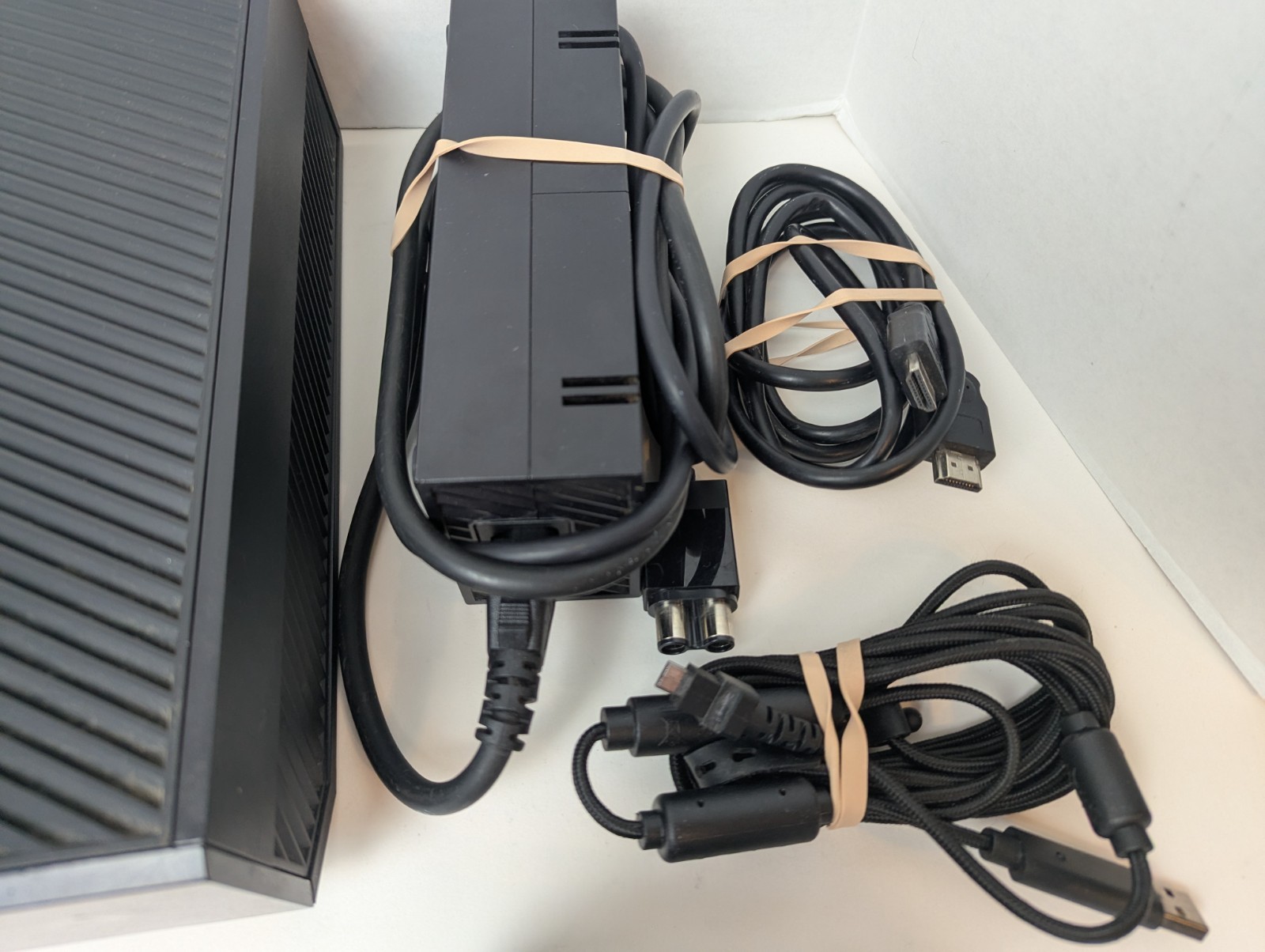 Microsoft Xbox One Console 1540 500GB Console w/ Cables & Razer Wolverine Tested