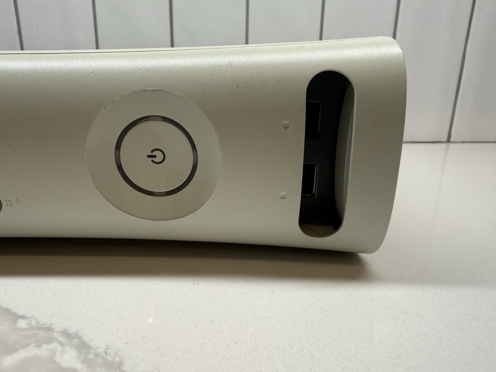 Microsoft Xbox 360 White Console NOT WORKING FOR PARTS ONLY – No Cords Red Ring