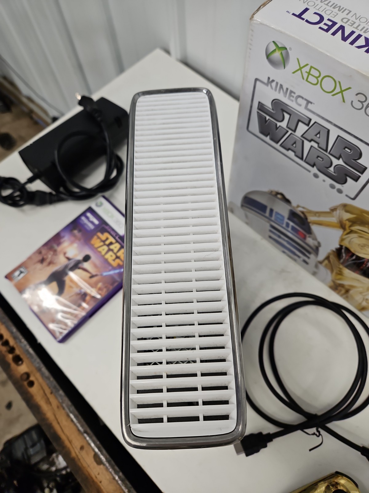 Xbox 360 R2D2 Star Wars Console C3PO Controller White Kinect Games 320GB Box