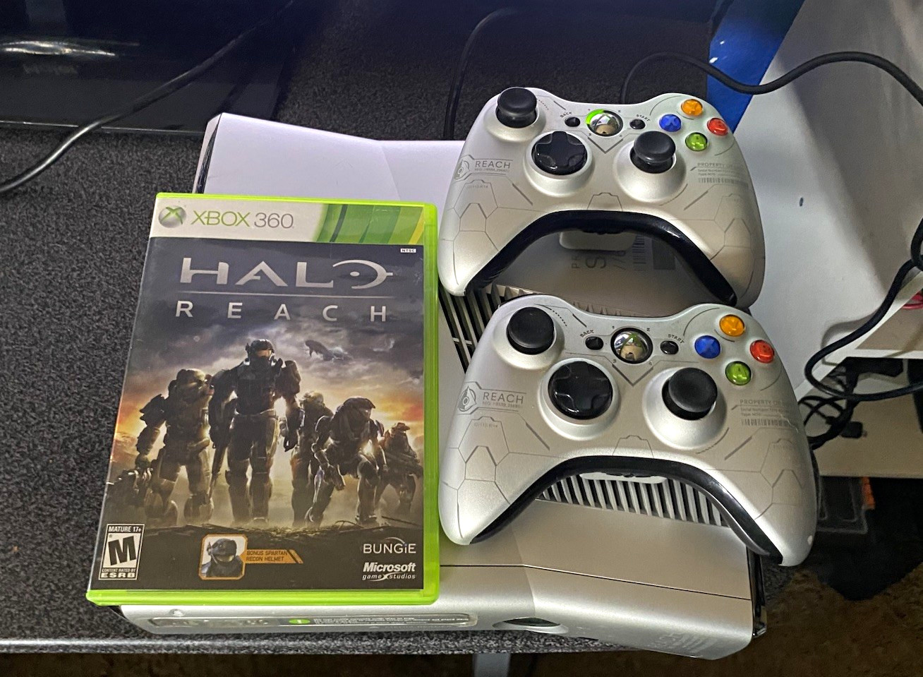 Microsoft Xbox 360 Silver Halo Reach Edition 20GB HDMI 2 Wireless Controllers