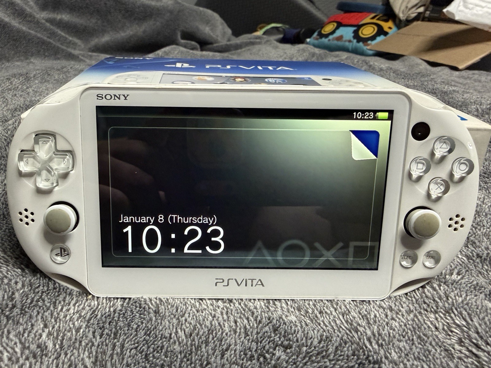 Sony PS Vita PCH-2000 ZA12 White Handheld System Wi-Fi 1GB NTSC-J CIB