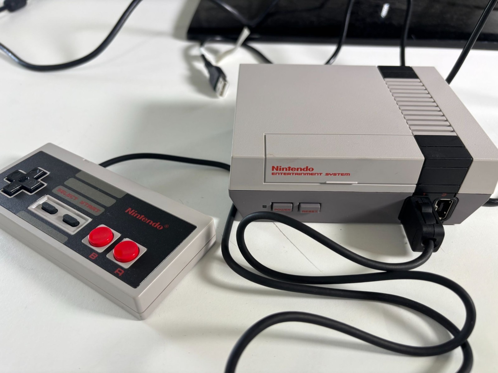 Nintendo Classic Mini NES Console With Controller Model CLV-001 Preloaded Games