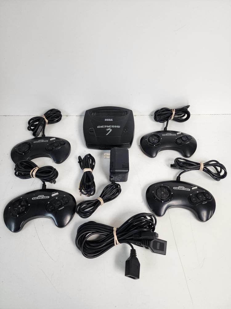 SEGA GENESIS 3 + 4 CONTROLLERS (P24031700)