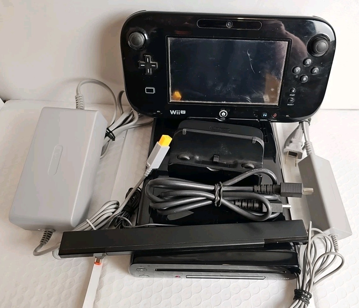 Nintendo Wii U Deluxe 32GB Console WUP-101(02) With Gamepad WUP-010(USA) Cables