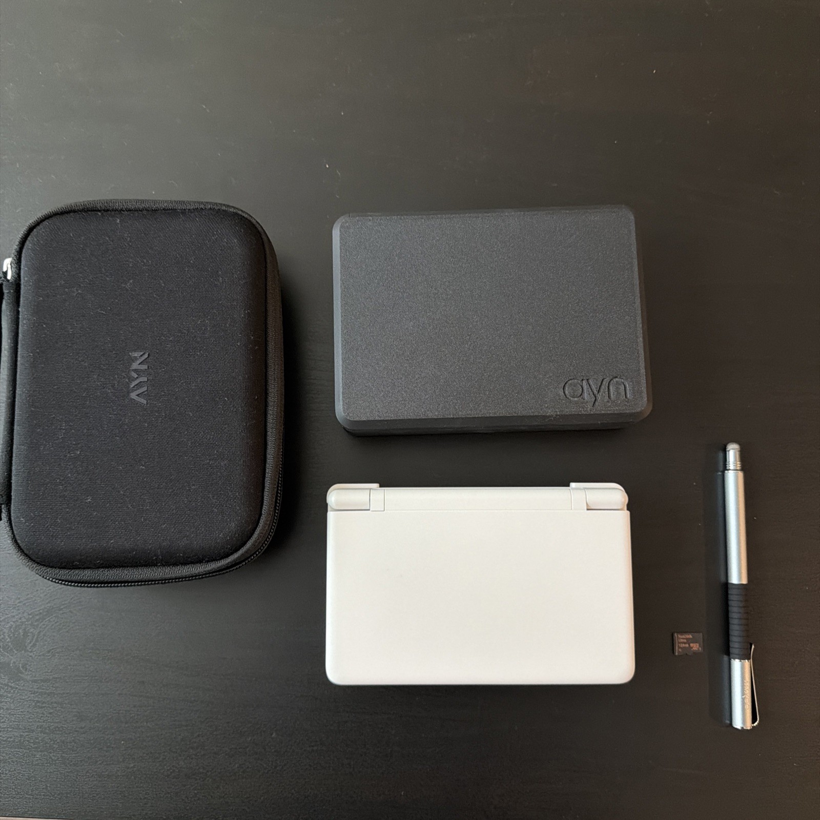 AYN Thor Pro 12GB 256GB White. 128GB Micro SD. Two Cases and Stylus
