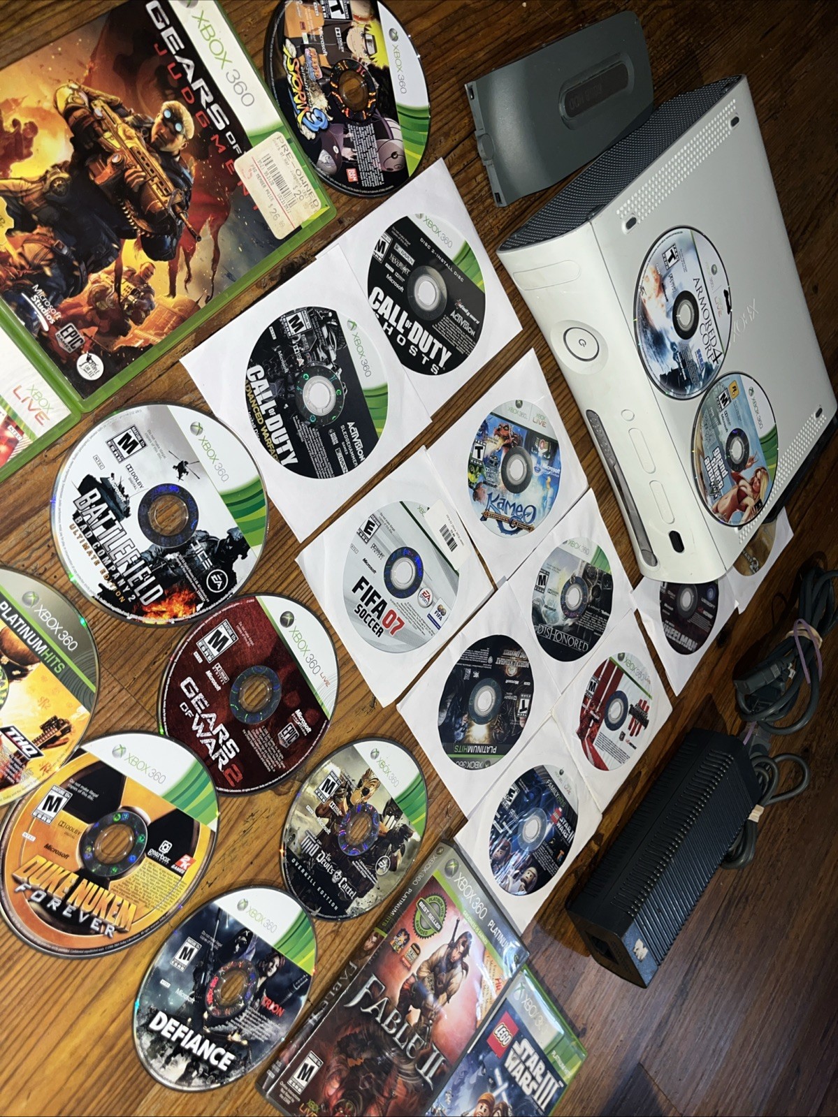 Xbox 360 60gb White Console bundle w/ games & Cords