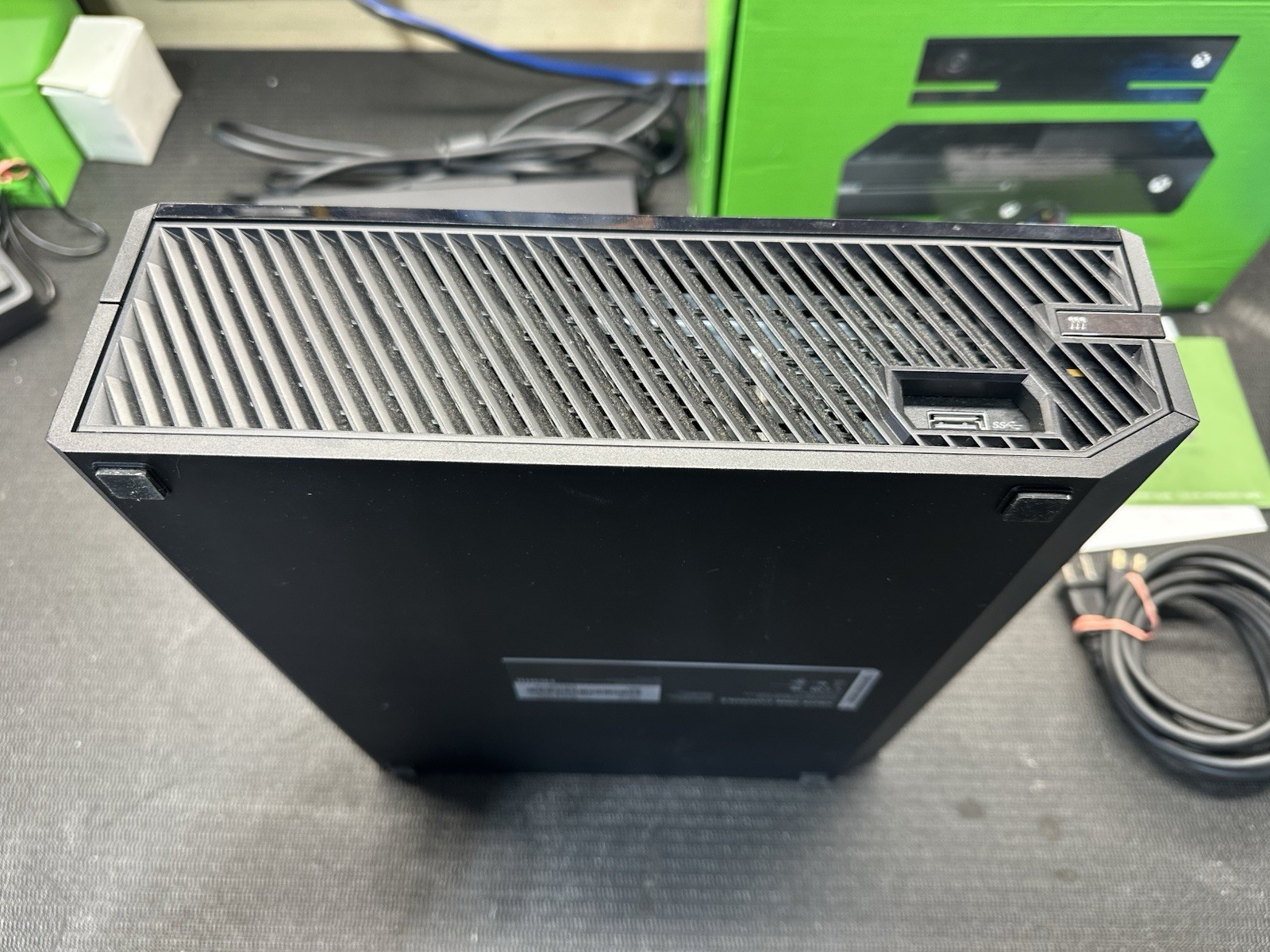 Microsoft Xbox One Intern Signature 2014 500gb Kinect Wireless Control RARE Ed!