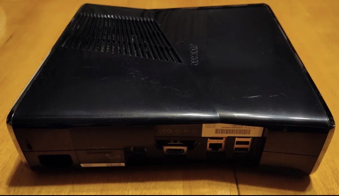 Xbox 360 S Glossy Black Console Bundle w/ Kinect 2 Controllers Works Great