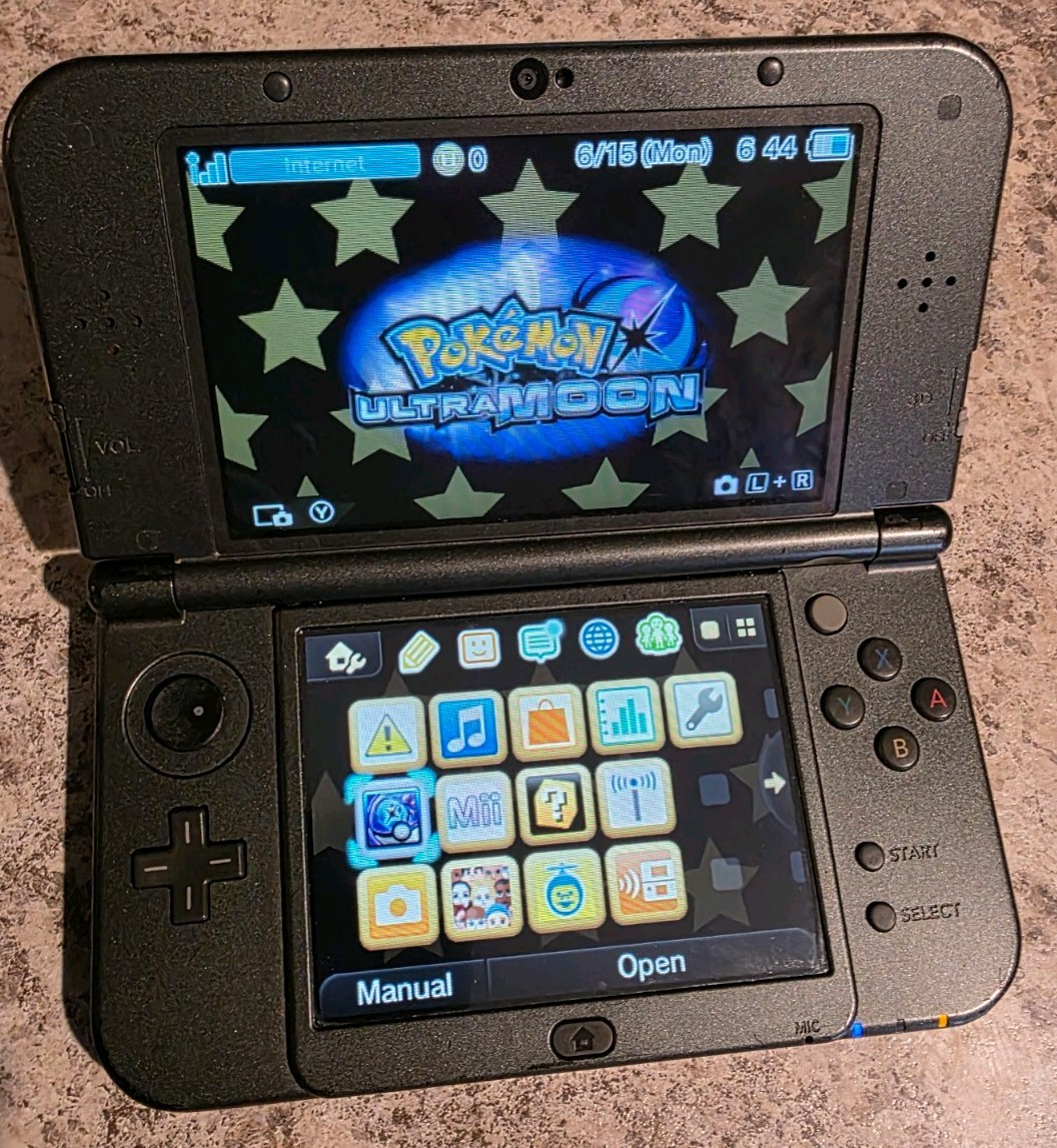 Nintendo “New” 3DS XL Metallic Gray / Black+charger.