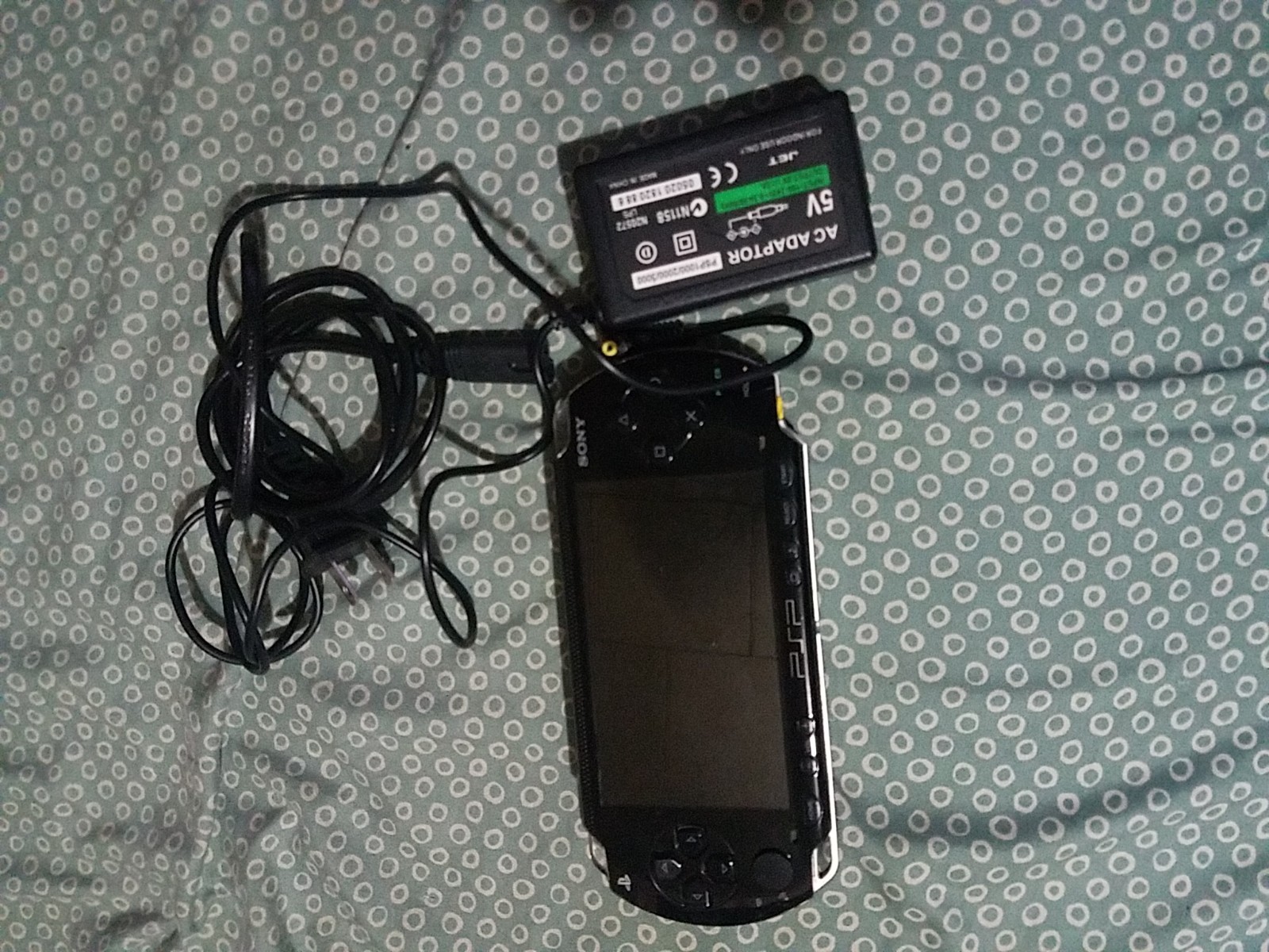 Sony PlayStation Portable-Black (PSP-1001) And Charger PARTS ONLY Does not Work