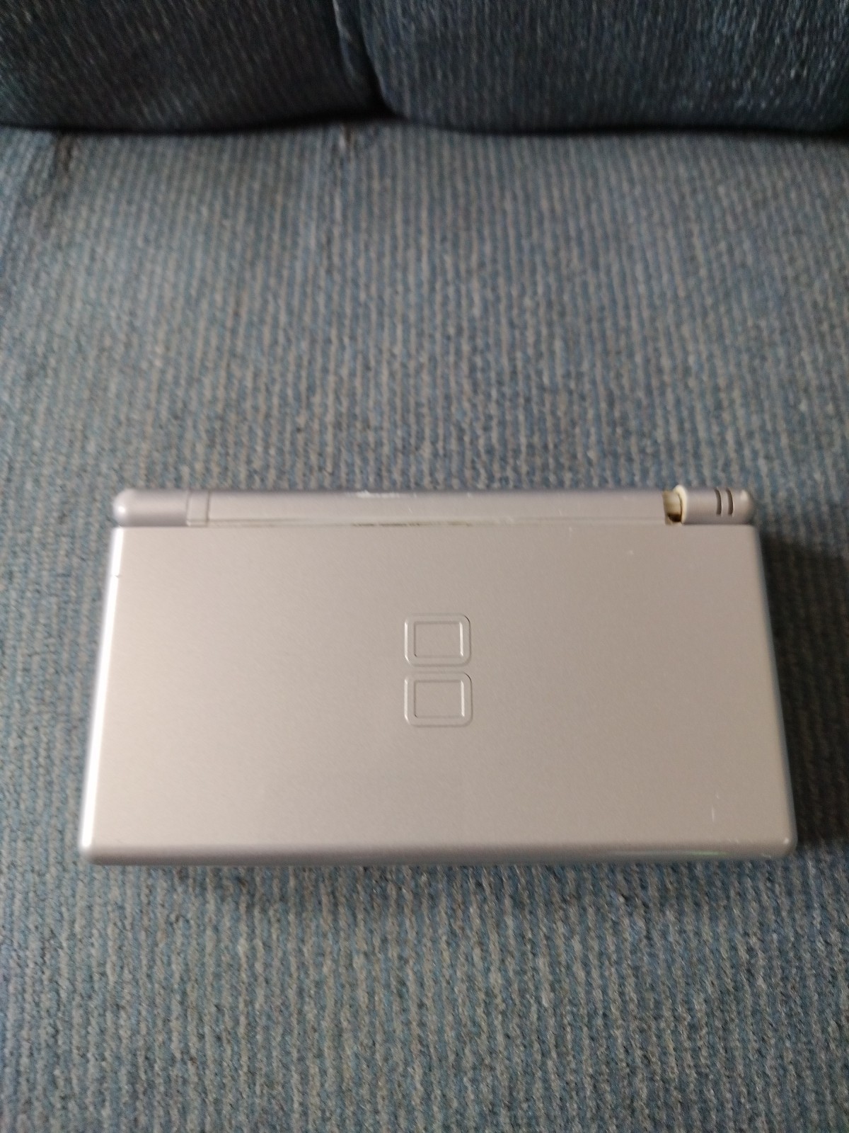 Nintendo DS Lite Handheld System- Silver (READ DESCRIPTION)