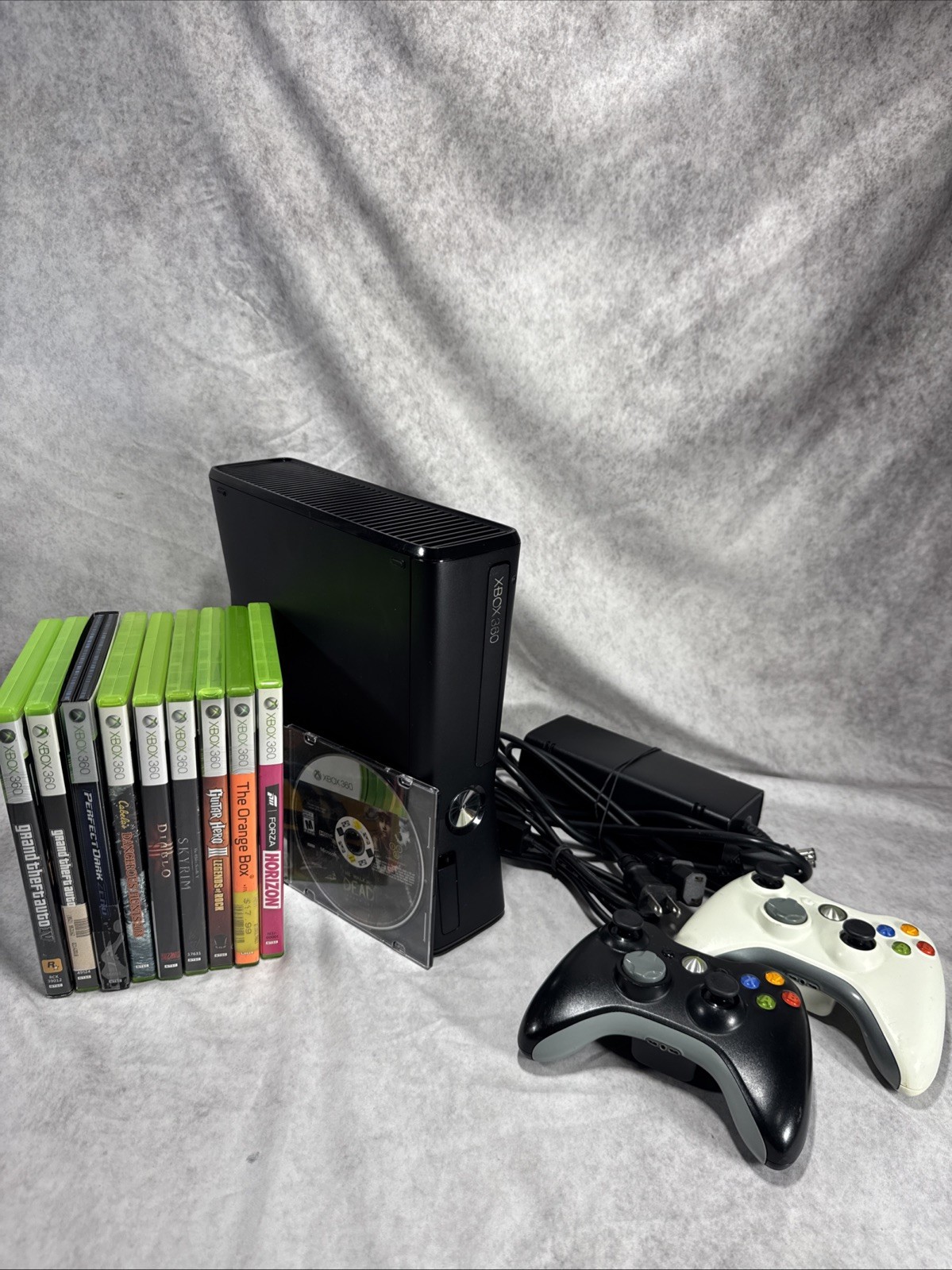 Microsoft Xbox 360 S Console 250GB HDD Bundle 10 Good Games, 2 Controllers Works