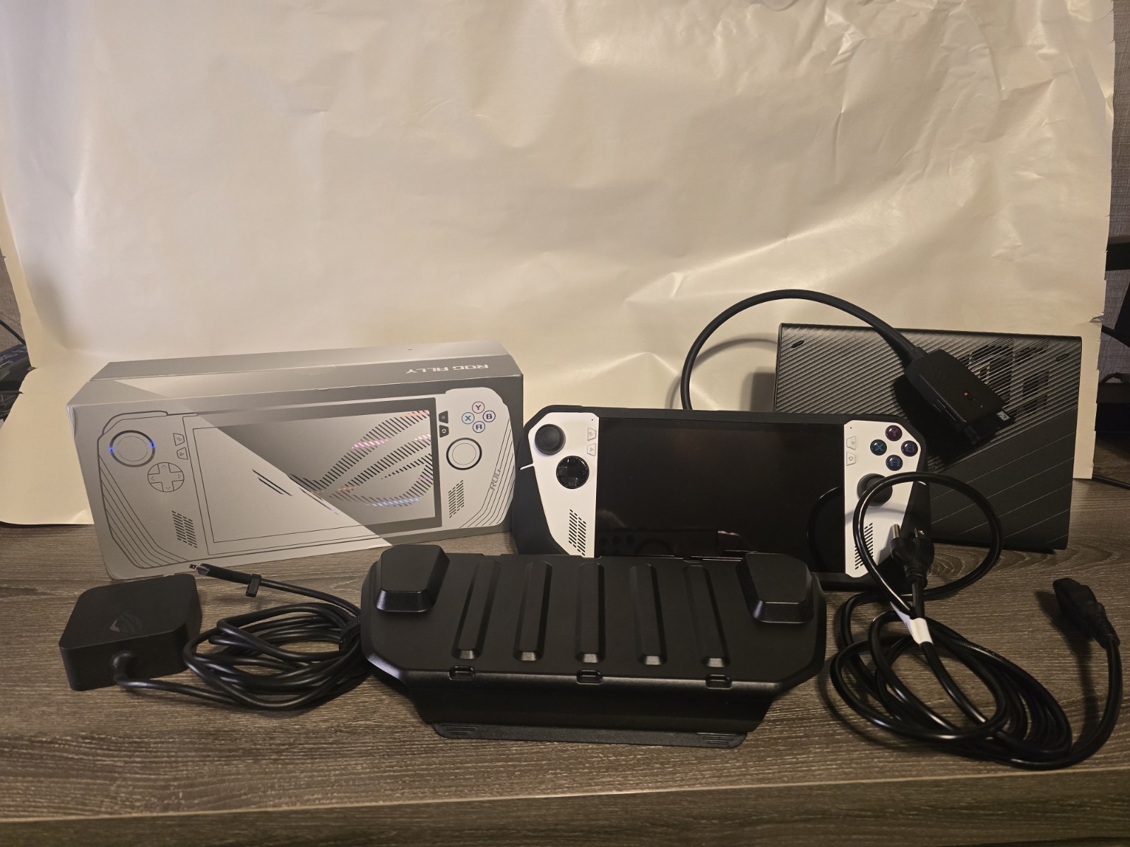 ROG Ally Z1E 2 TB, 65 Wh battery + XG Mobile 3080ti and dbrand killswitch case