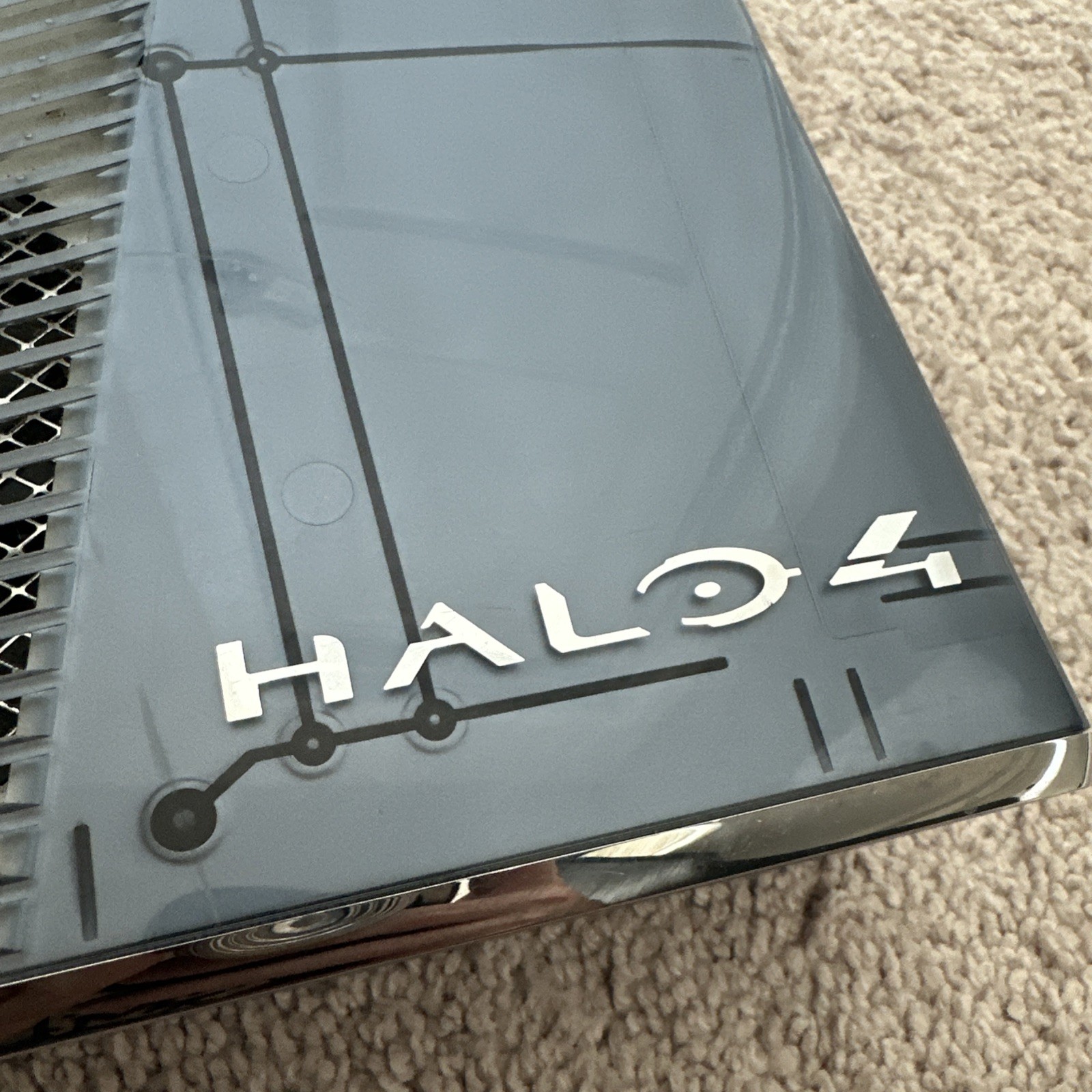 Microsoft Xbox 360 Halo 4 Console – Limited Edition – 320GB W/ Controller & Game