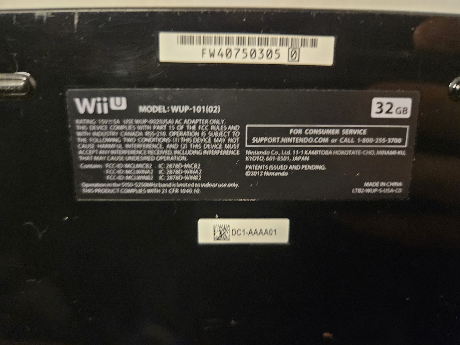 Nintendo Wii U Deluxe 32GB Handheld System Black w/ Nintendo Land