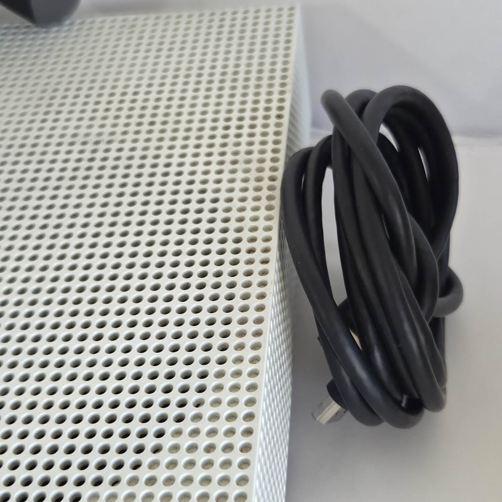 Microsoft Xbox One S White Console 1681 Console OEM w/ Controller & Cords TESTED