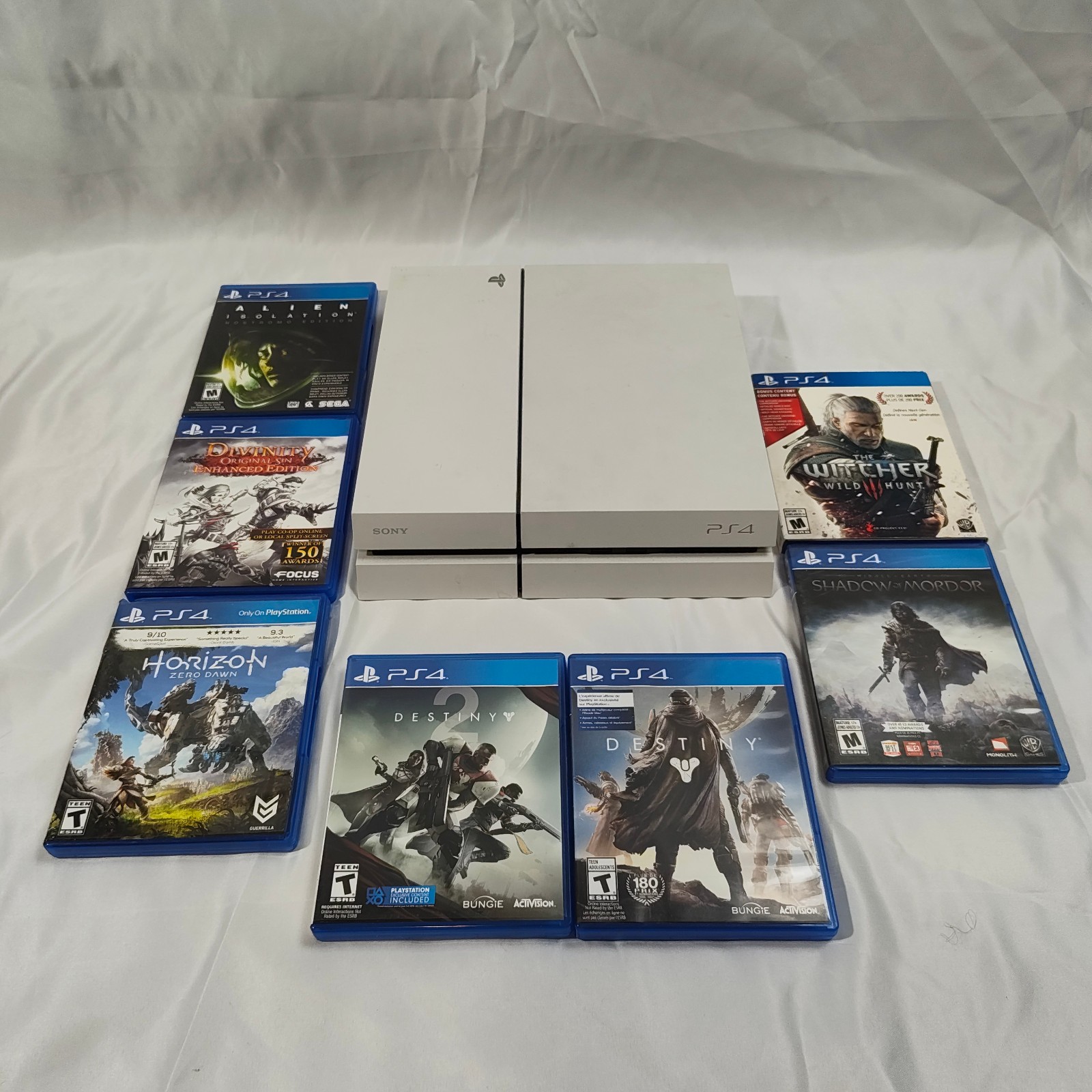 PlayStation 4 – Original Glacier White | 500GB + CONTROLLER + 12 GAMES