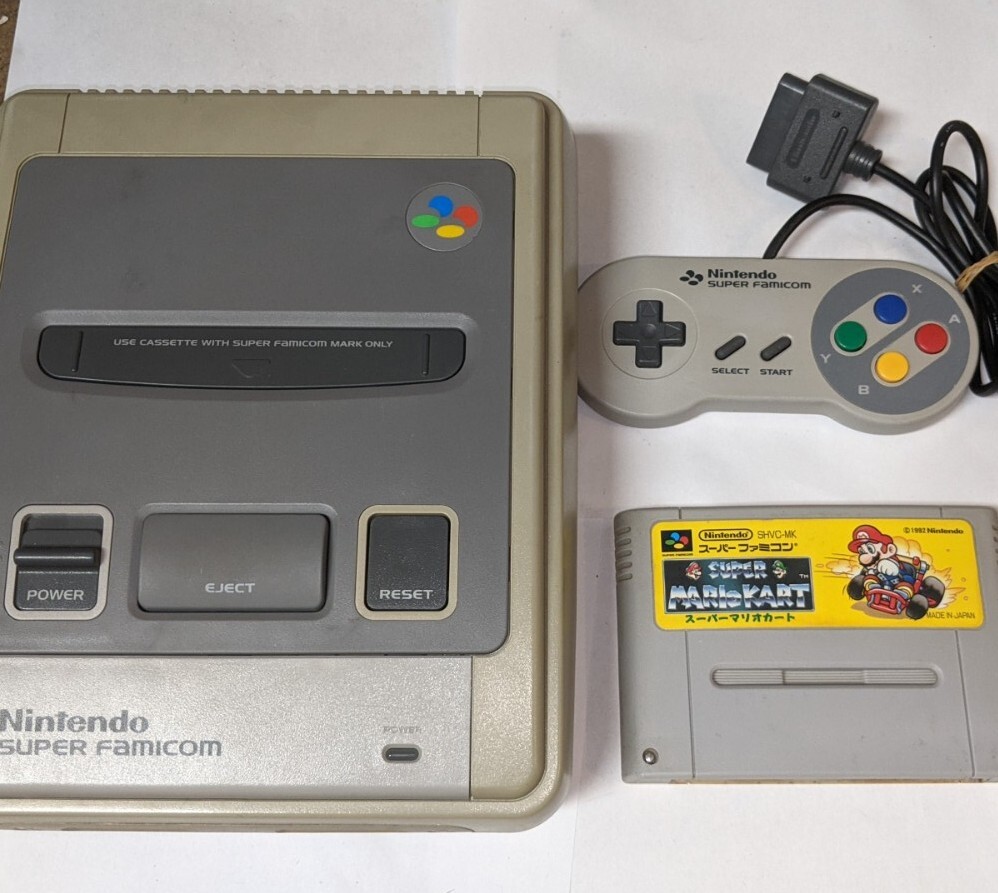 Nintendo Super Famicom Console + Super Mario Kart + Controller – HVC-002. SF13