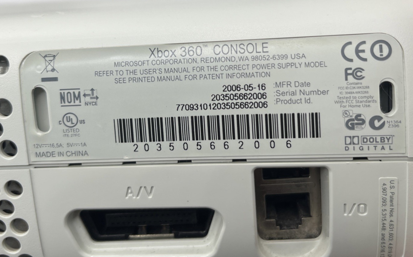 Microsoft Xbox 360 White Console w/ Cable and 2 Controllers