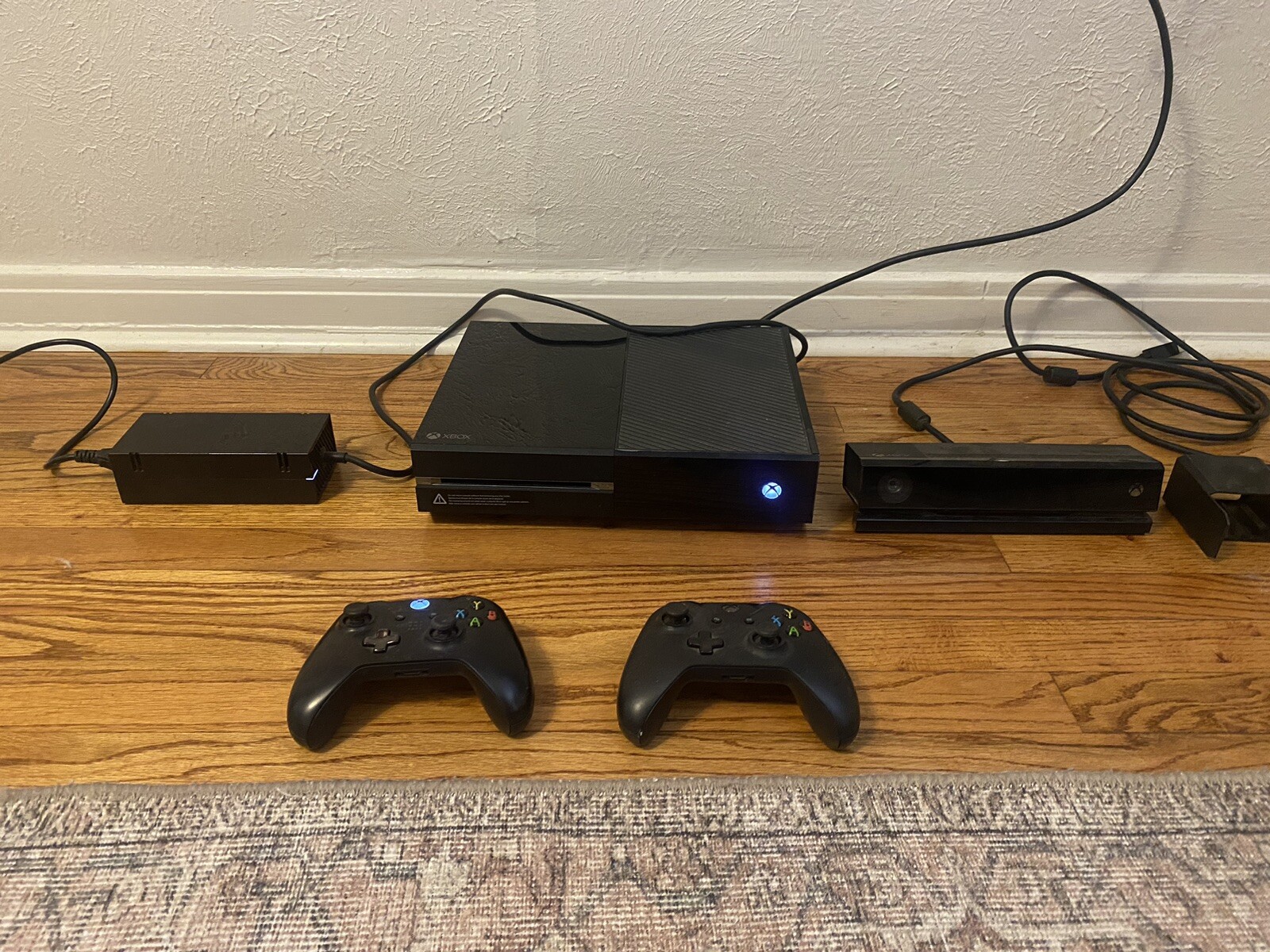 microsoft xbox one day one edition 365 GB w/ Console, 2 Controllers And Kinect