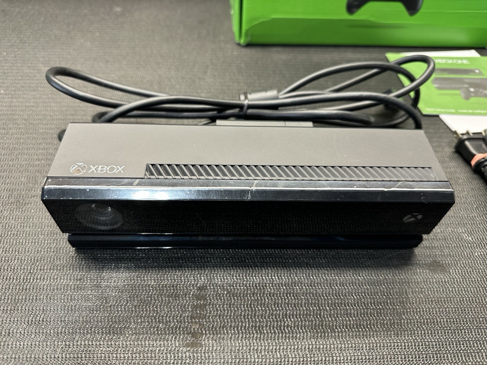 Microsoft Xbox One Intern Signature 2014 500gb Kinect Wireless Control RARE Ed!