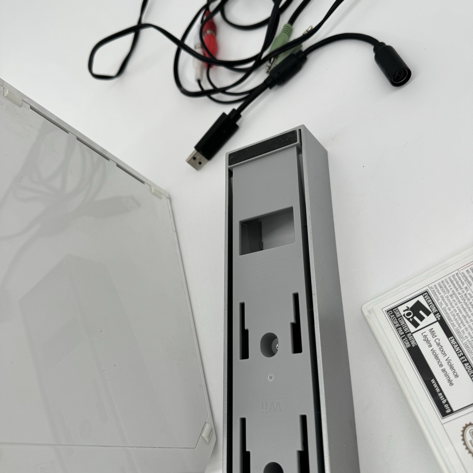 Nintendo Wii RVL-001 Console Bundle Tested Manual White GameCube + Mario Party 8