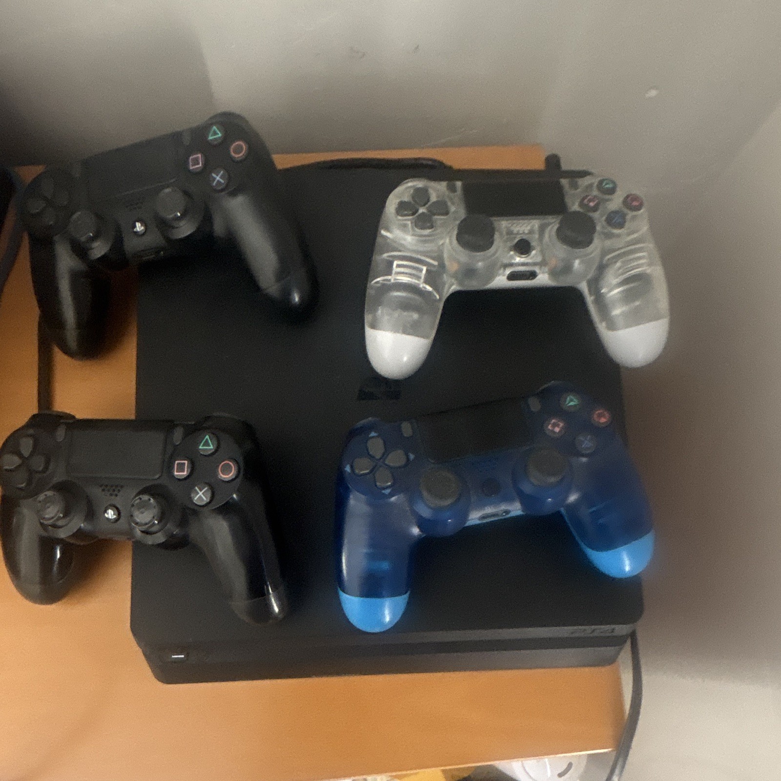 Sony PlayStation 4 PS4 500GB Black Console HDMI Wi-Fi NTSC-U/C w/ 4 Controllers