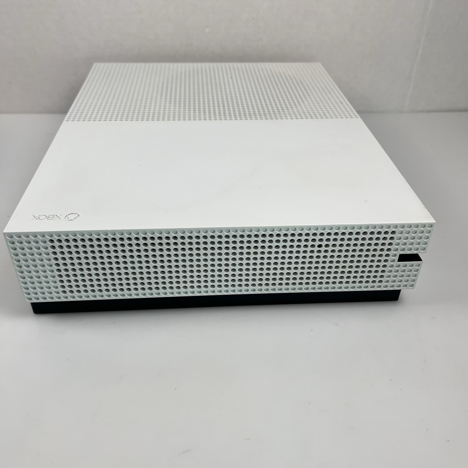 Microsoft Xbox One S 500GB Model 1681 – Parts Or Repairs