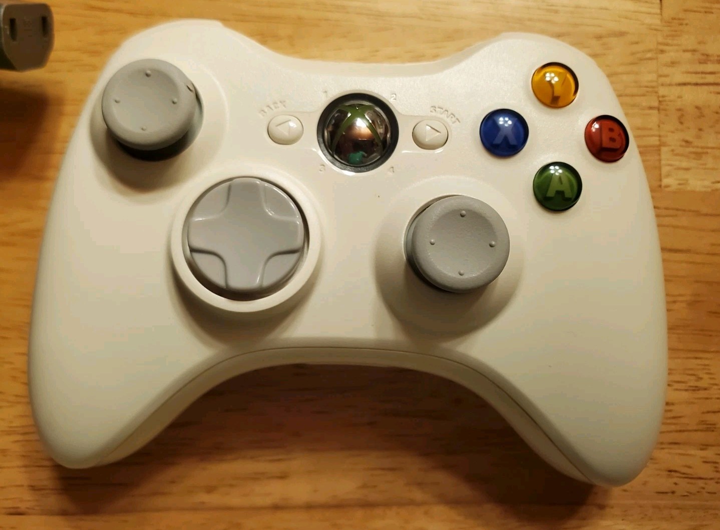 Microsoft Xbox 360 White Console 120GB HDD Power Supply & Controller