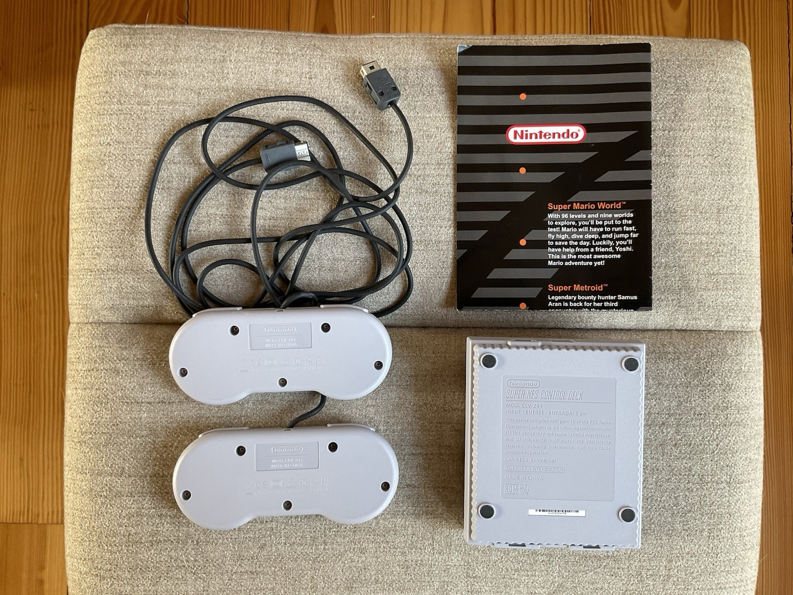 Super Nintendo Classic Edition Model CLV-201; 2 Controllers; games included