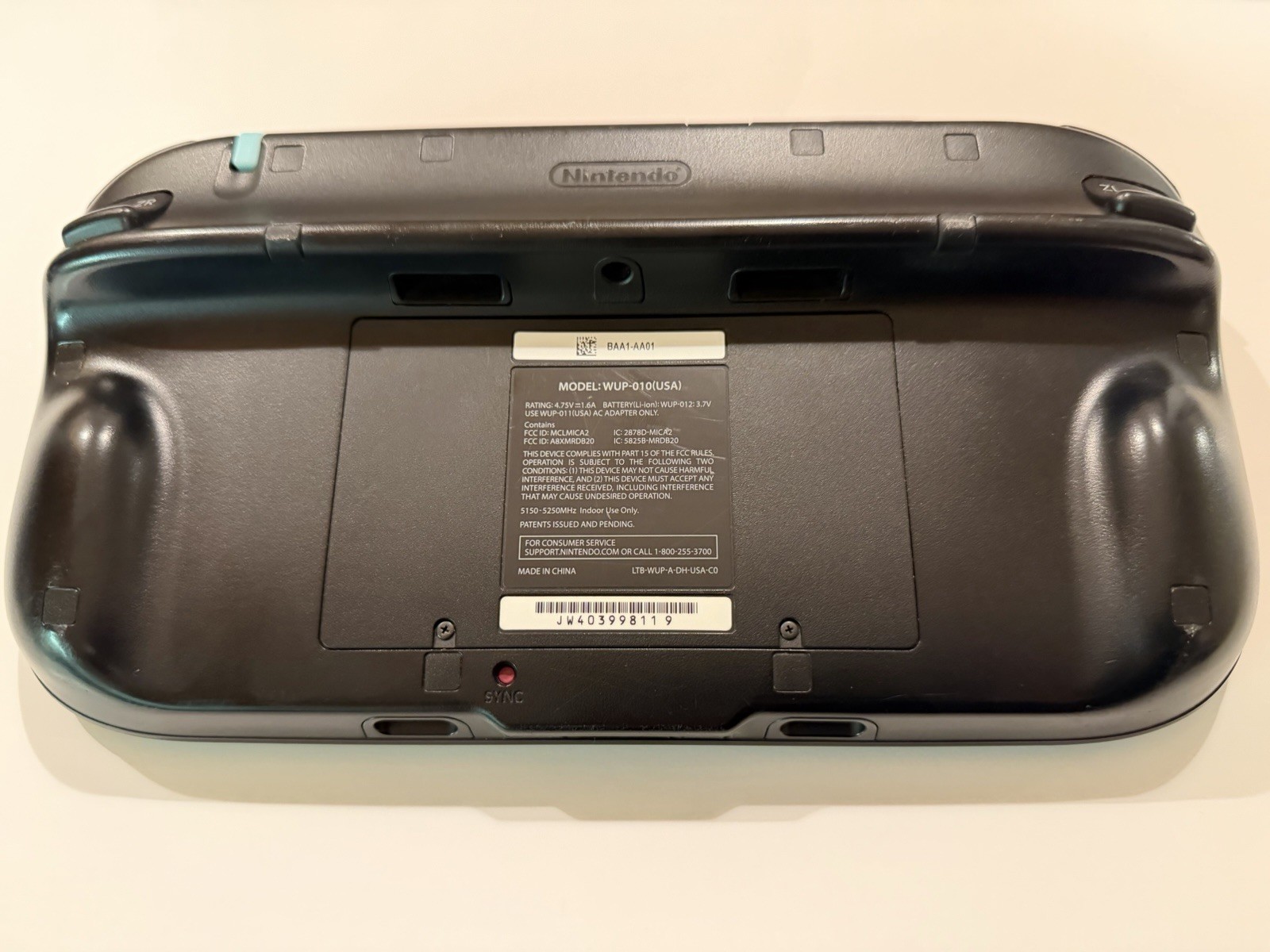 Nintendo Wii U Deluxe Set 32GB Black Console w/ GamePad, Cables & Box