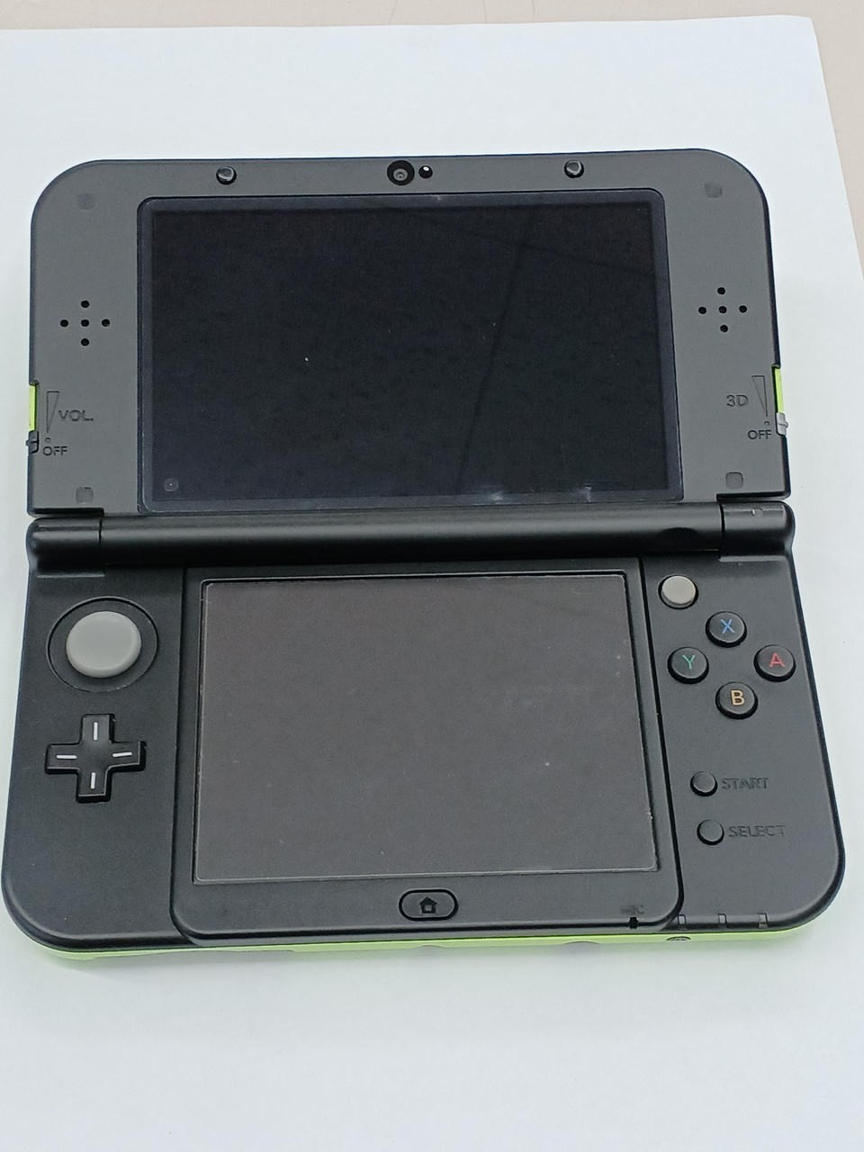 New Nintendo 3DS XL (LL) RED-001 with Stylus Portable Console A3410