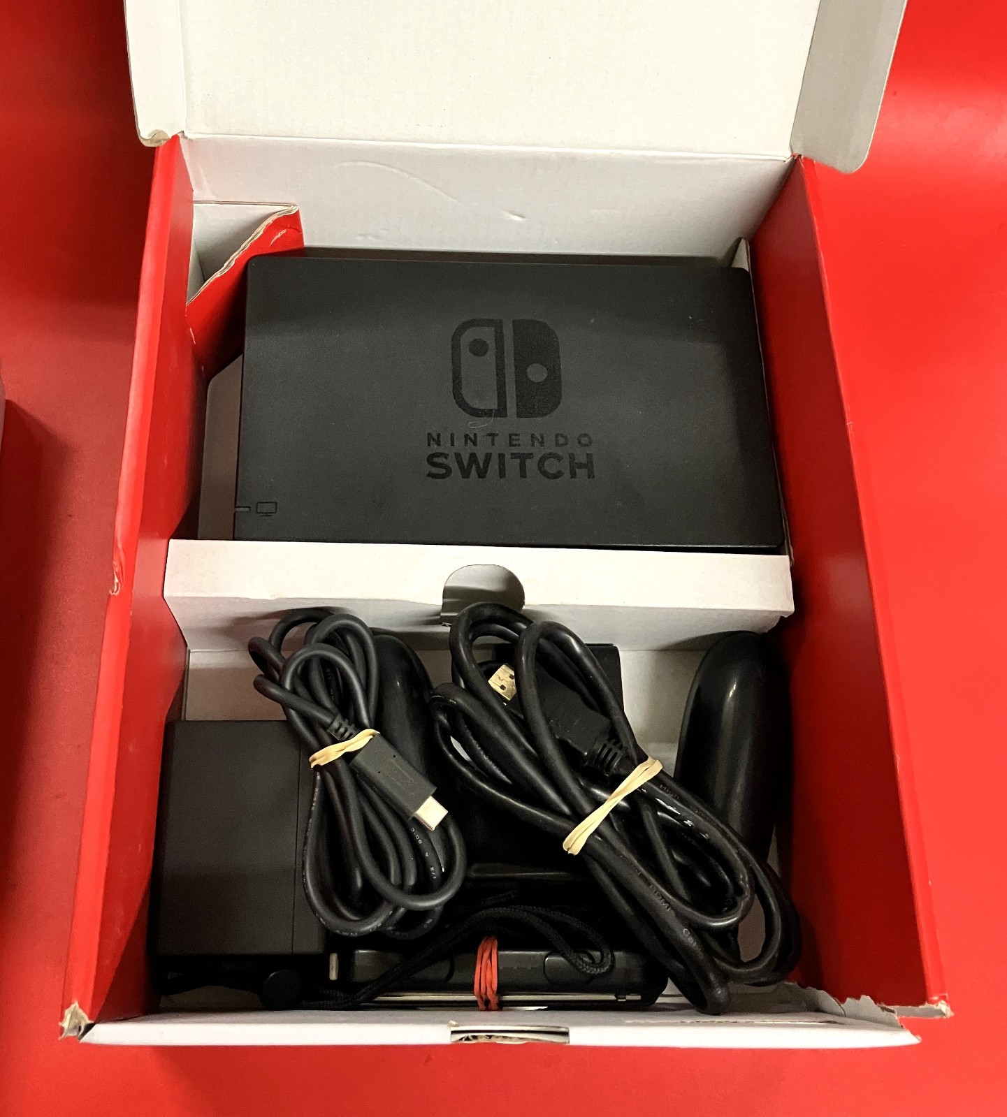 NINTENDO SWITCH HANDHELD IN ORIGINAL BOX #HAC-001-01 (FRE016299)