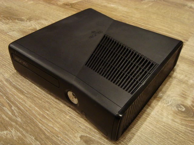 Microsoft Xbox 360 S Console – Matte Black (1439) – RECONDITIONED – No HDD