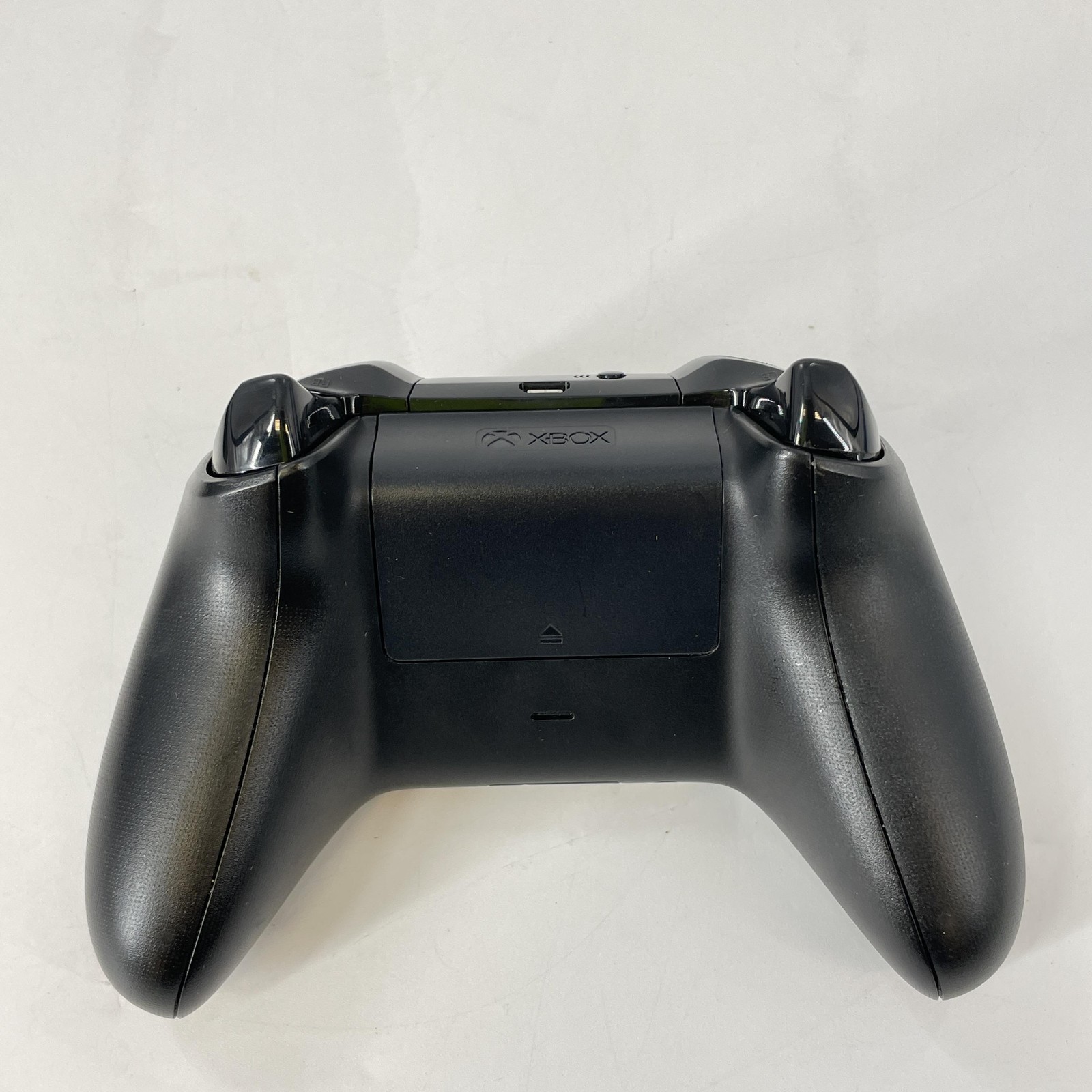 Microsoft Xbox One X Console Black 1TB – Good w/ Internal Rattling Noise