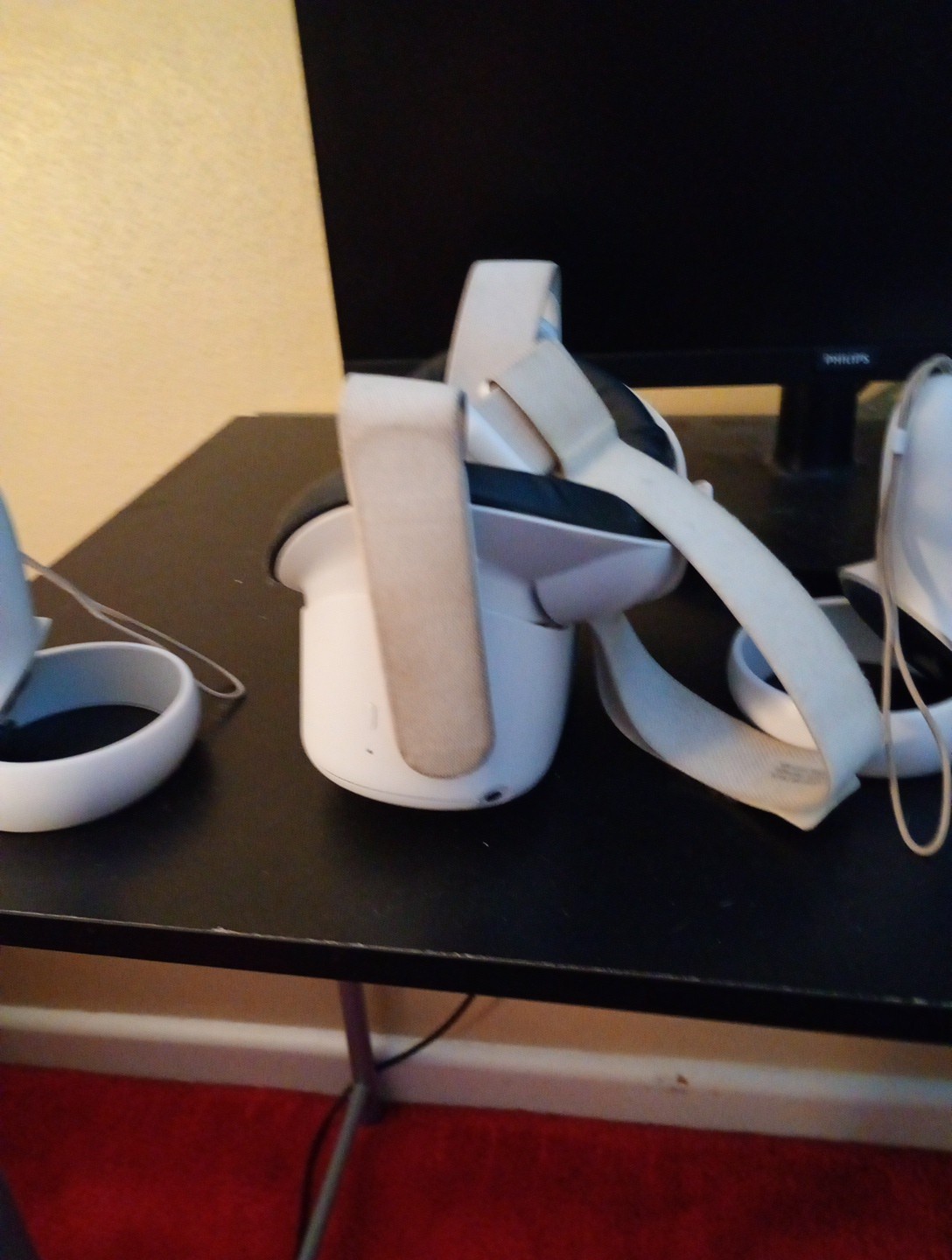 Meta Quest 2 Virtual Reality Headset 128GB with Touch Controllers White Used