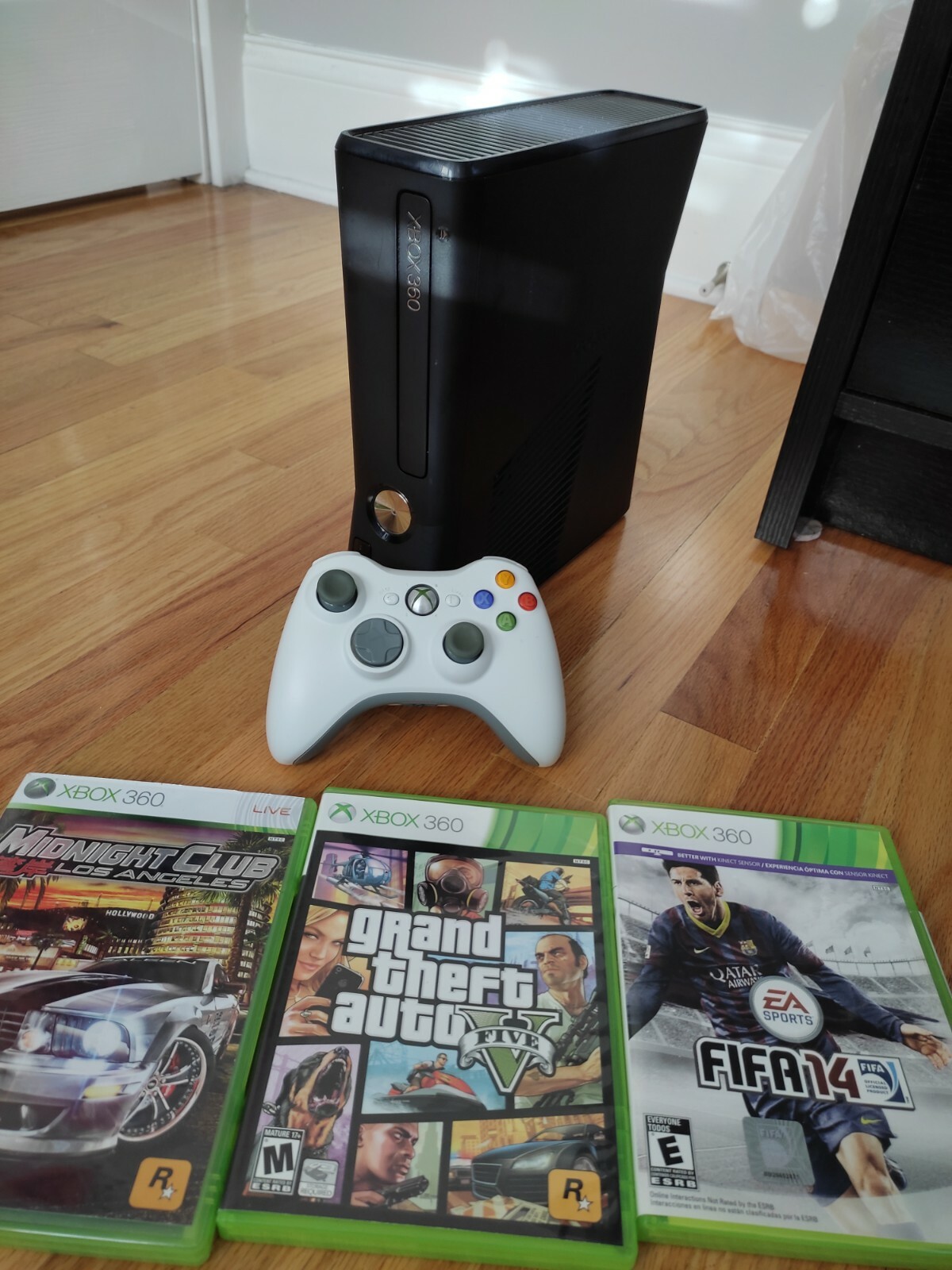 Microsoft Xbox 360 slim 250GB Black Console