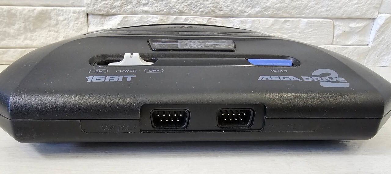 Mega Drive 2 Vintage Retro 1990s Game Console 16 bit analog Sega read descript