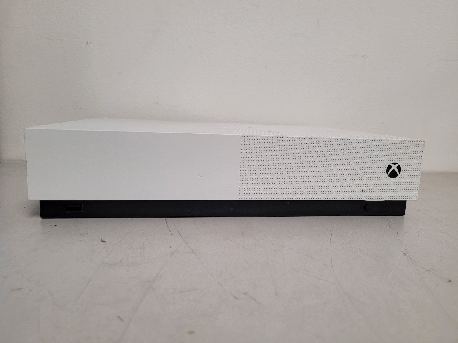 Microsoft Xbox One S All-Digital Edition 780gb Video Game Console 070235494316