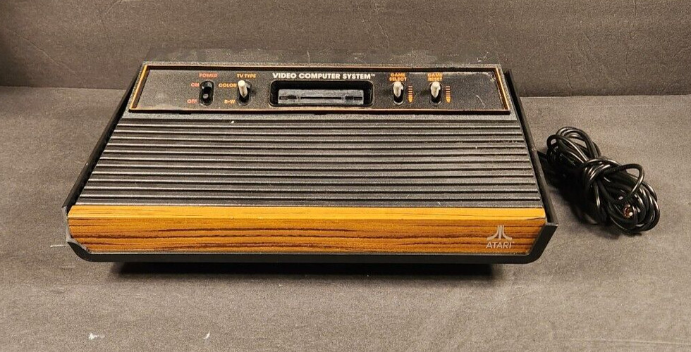 VINTAGE ATARI 2600 WOOD GRAIN 4 SWITCH CONSOLE TESTED DAMAGED POWER SWITCH AS IS
