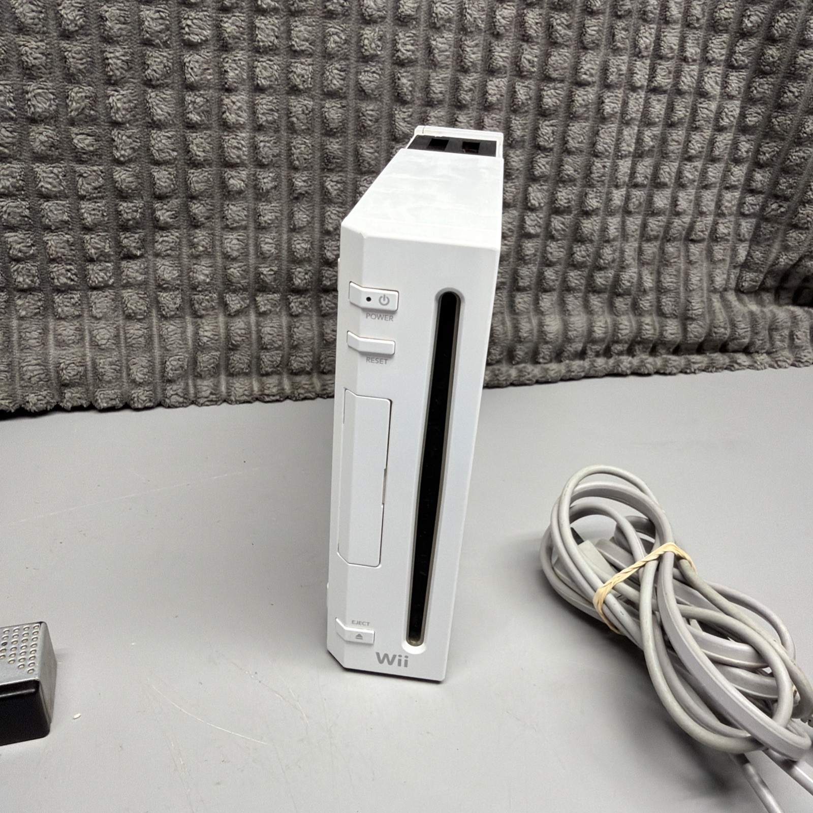 Nintendo Wii Game Console RVL-001 Bundle, White , 2 Controllers 2 Games HDMI Adp