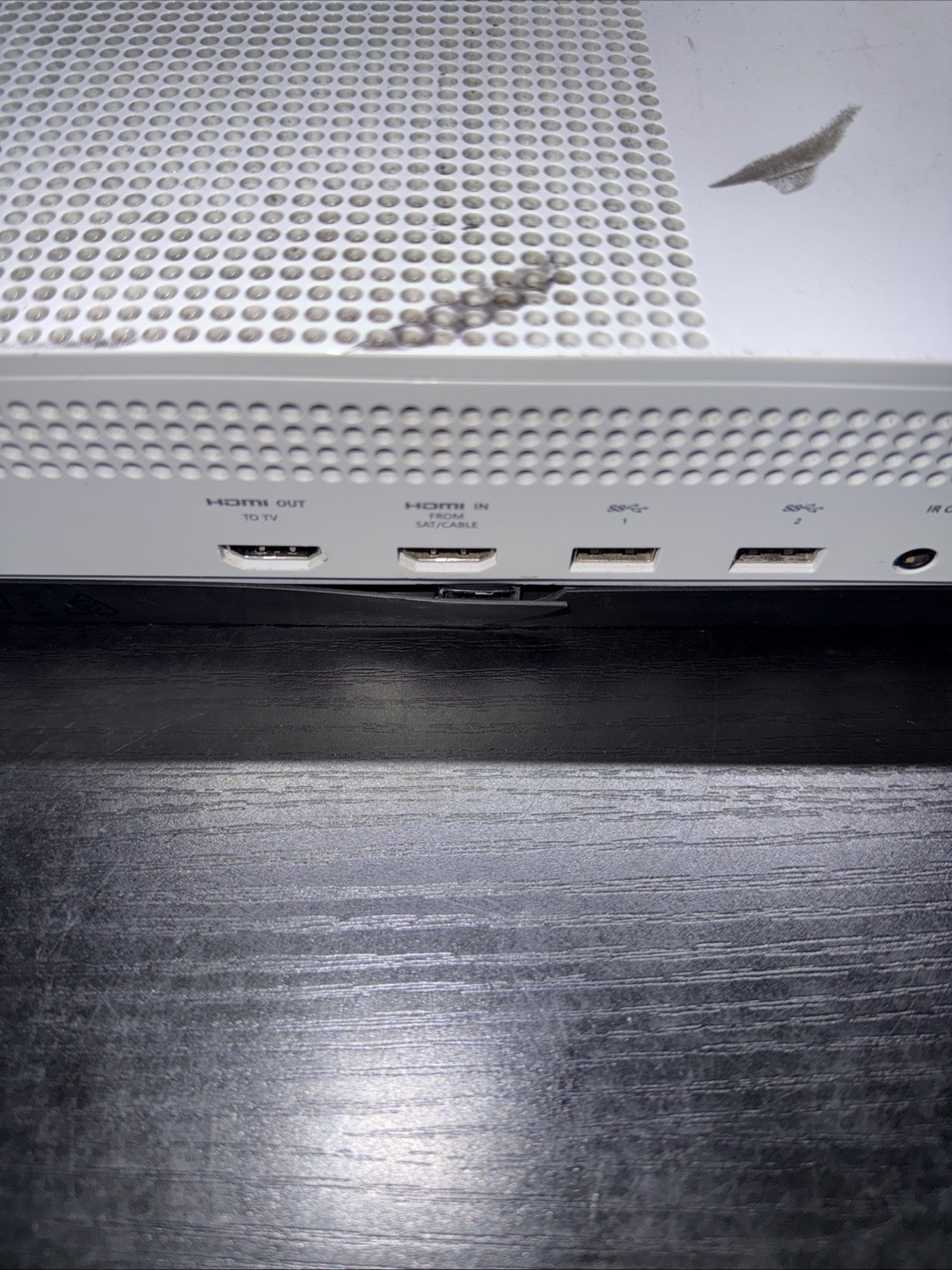 ●cosmetically flawed●Microsoft Xbox One S 1TB Console – White