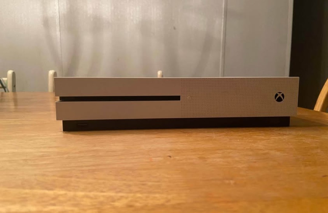 Microsoft Xbox One S White Console, Wi-Fi, HDMI, USB-A, IR Out, Ethernet
